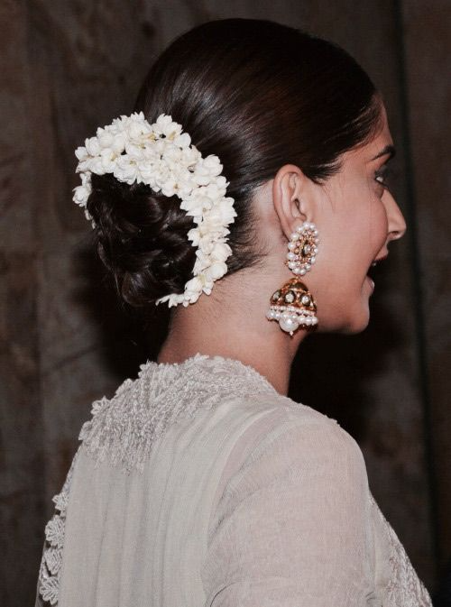 The Simple Bun Gajra Hairstyle
