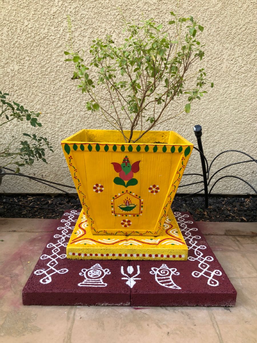 Tulsi Maadam Kolam Simple Rangoli Designs for Home