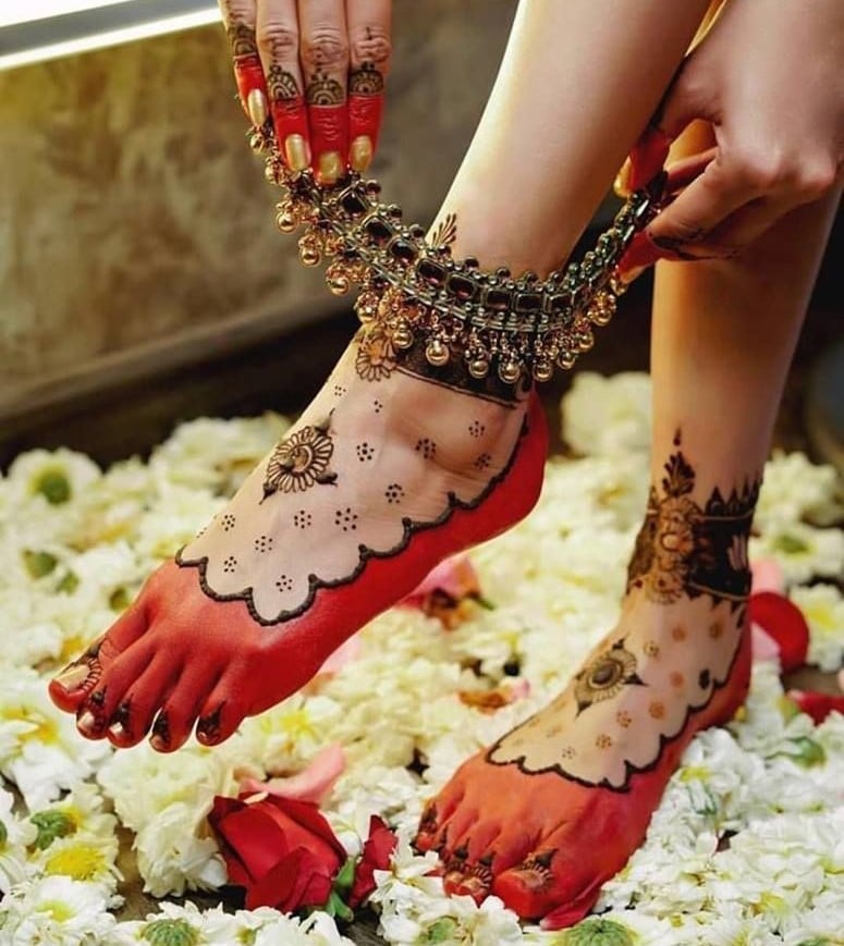 Top 10 Stunning Ideas for Bengali Bridal Alta Design on Feet and Hand Top 10 Stunning Ideas for Bengali Bridal Alta Design on Feet and Hand