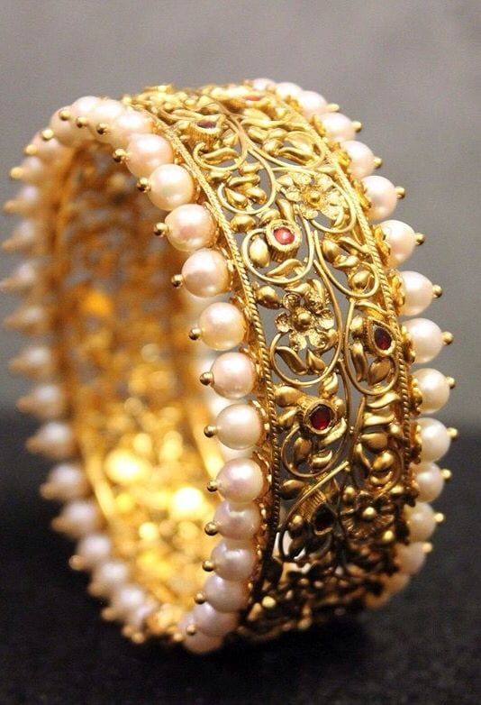Golden Bangle in Pearl Bridal Jewellery Set