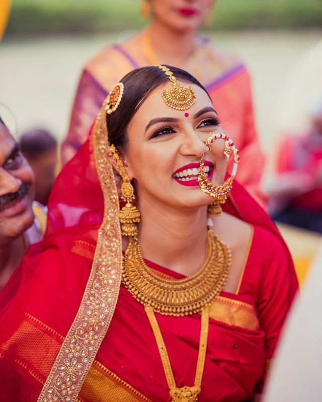Bright Smile Bengali Bridal Photoshoot Poses