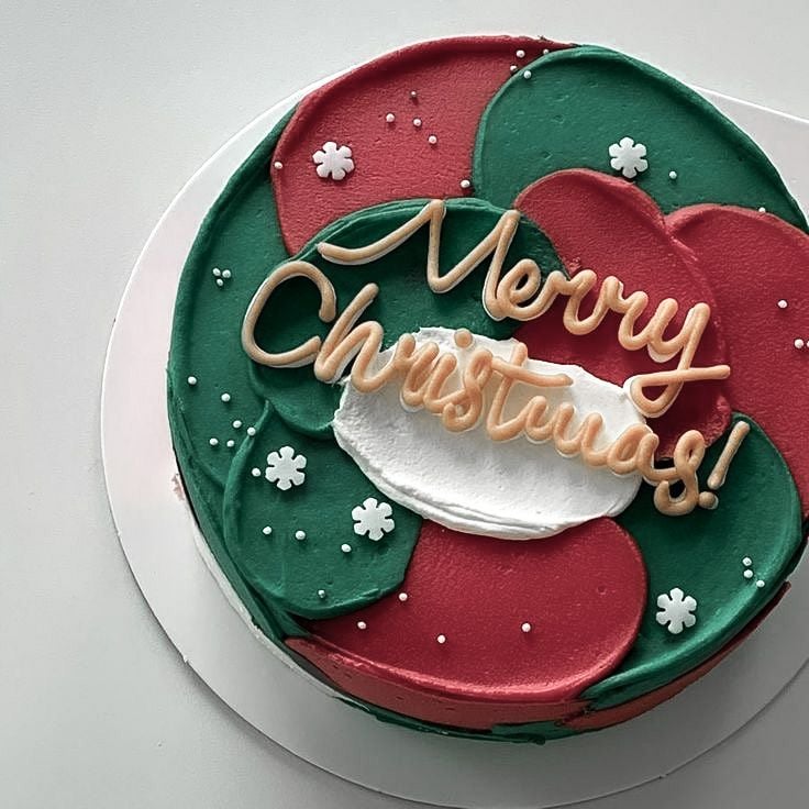 Red and Green Christmas Cake Design