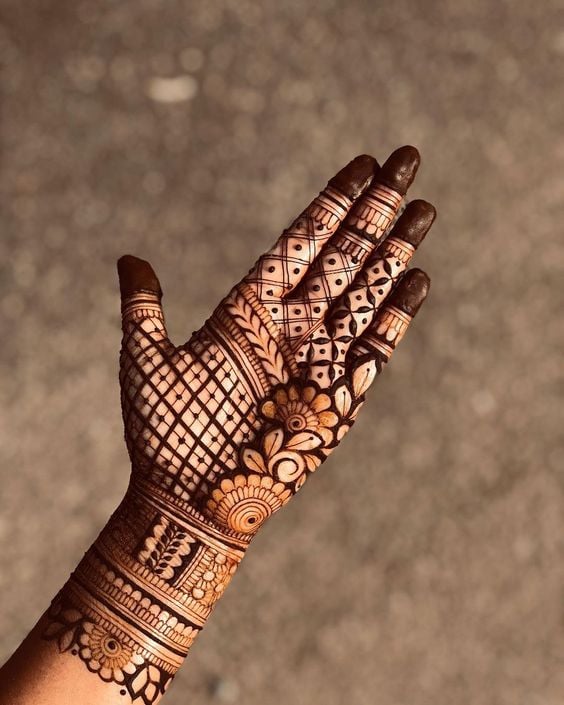 Minimalistic Mehndi Design