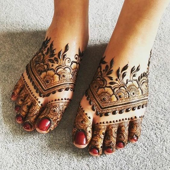 The Feet-Band Leg Mehndi Design Idea