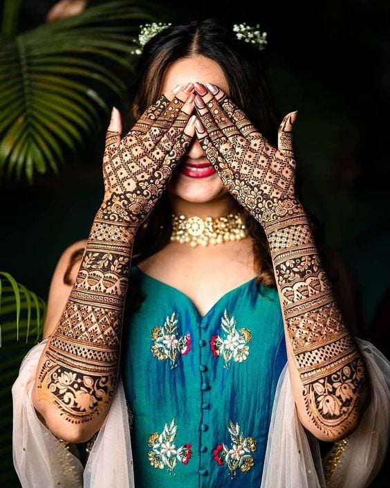 Intricate Bridal Henna Designs