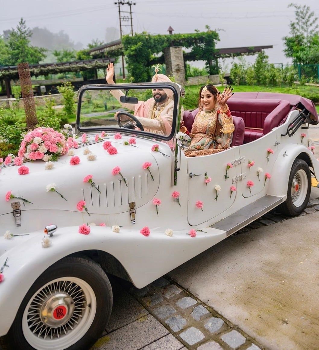 Roses on a Vintage Simple Car Decoration for Wedding