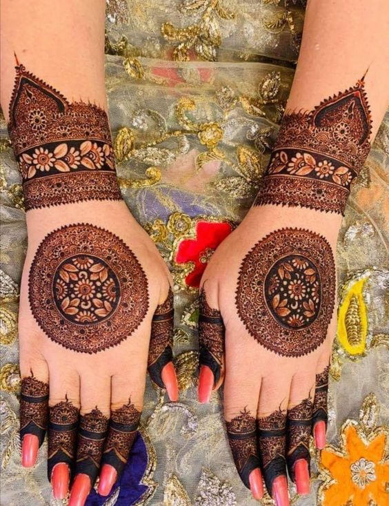 Finger Mehndi Design for a Special Occasion