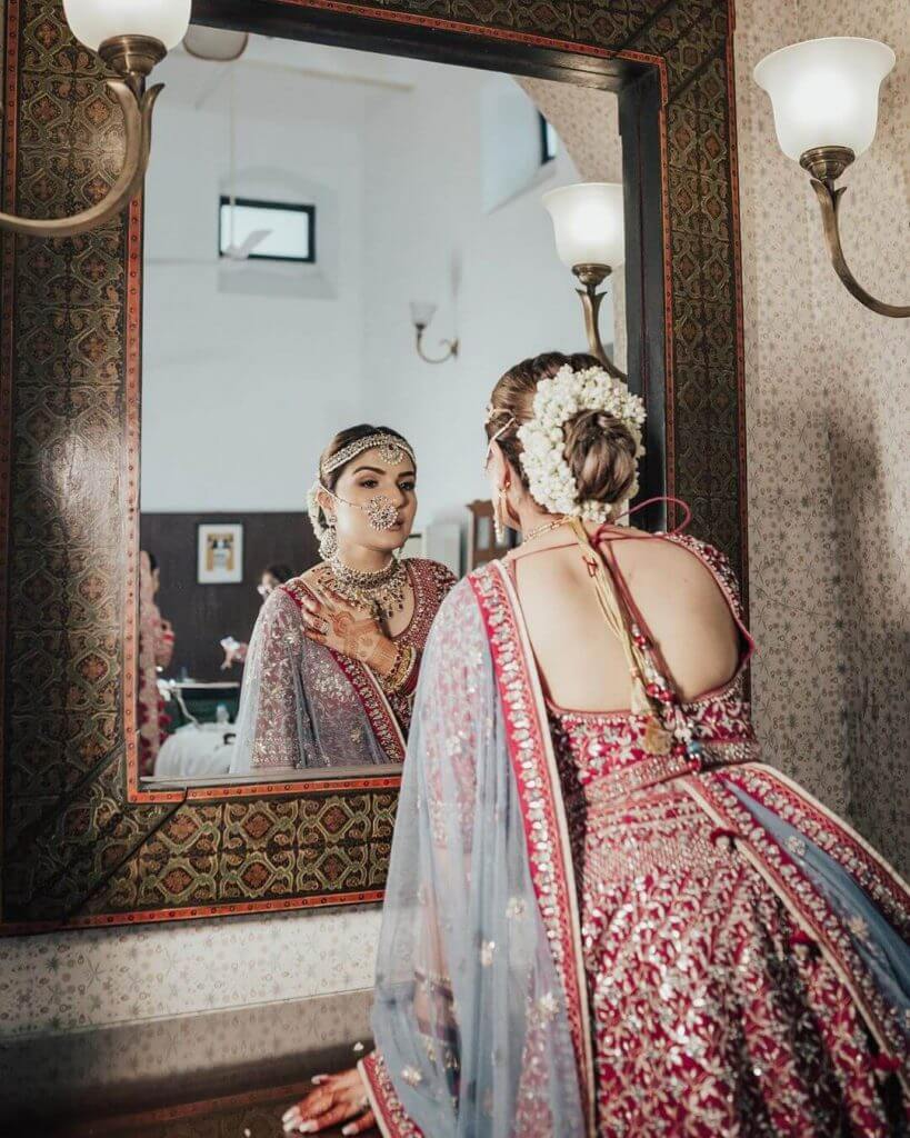 Slide the Pallu down