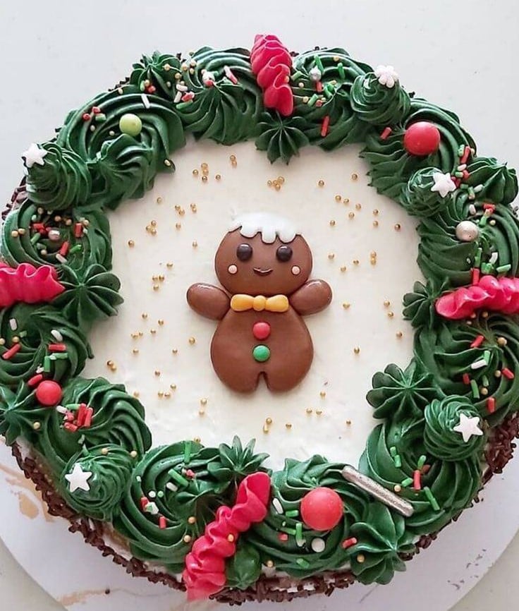 Green Garland Christmas Cake Design
