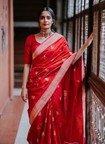 Empress Drape Bengali Saree Look