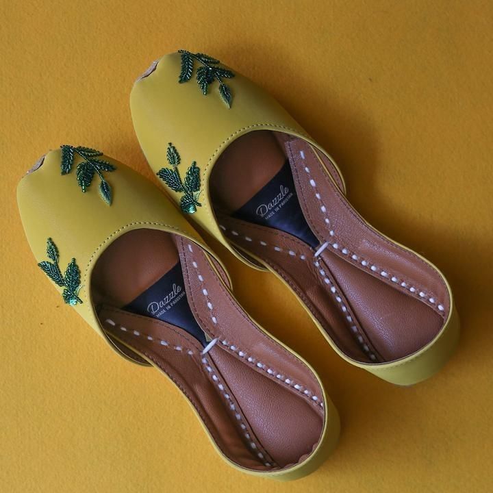 Minimal Beading Bridal Punjabi Jutti