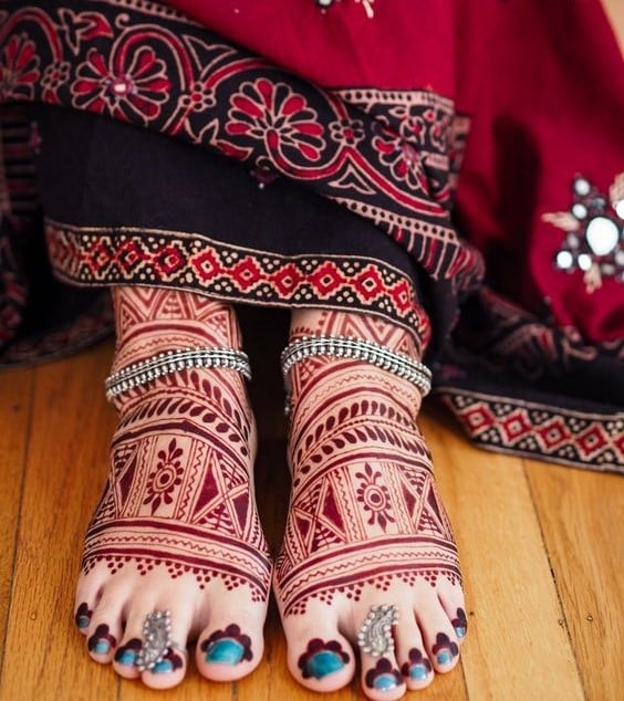 Beautiful Mehendi for Foot Ideas: