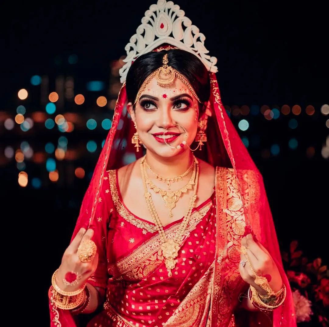 Empress Style Bengali Bridal Photoshoot Poses