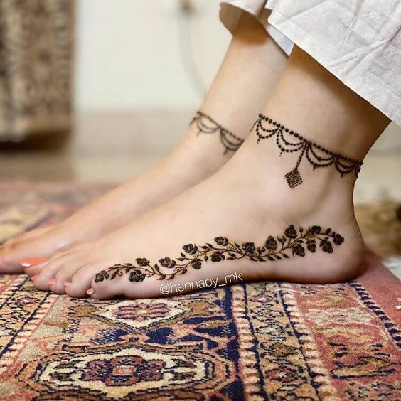 Flower Henna Art with Floral Pattern
