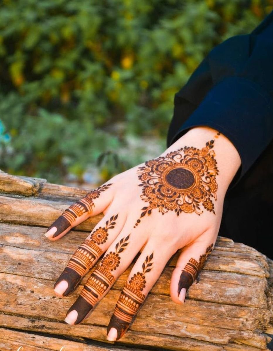 Top 10 Whimsical Bracelet Mehendi Designs
