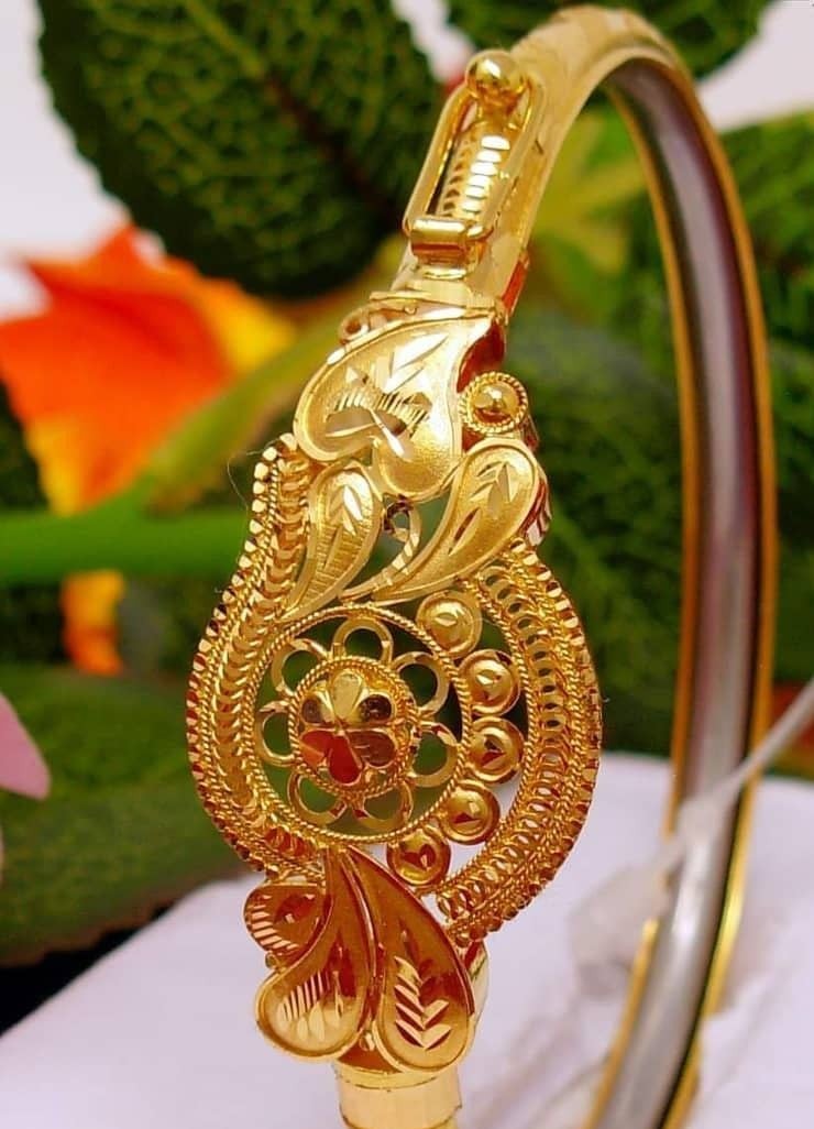 Gold Earring and Silver Noa Design