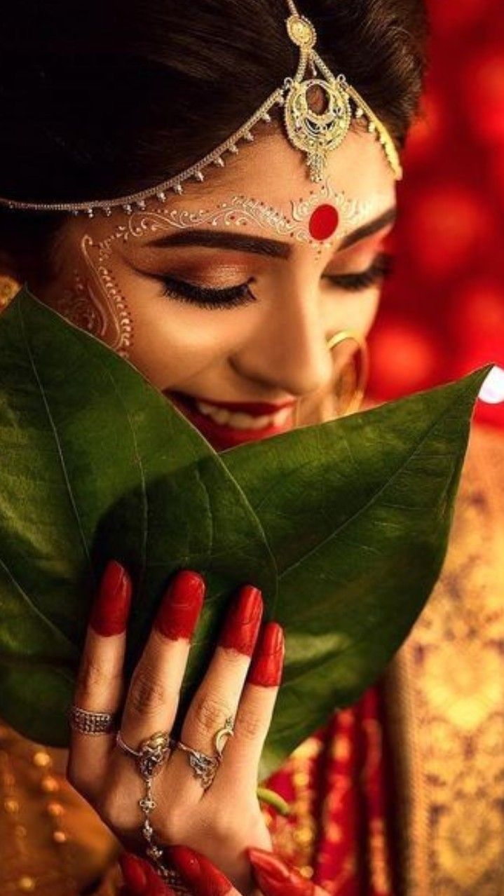 What is Candid Bengali Bridal Pose