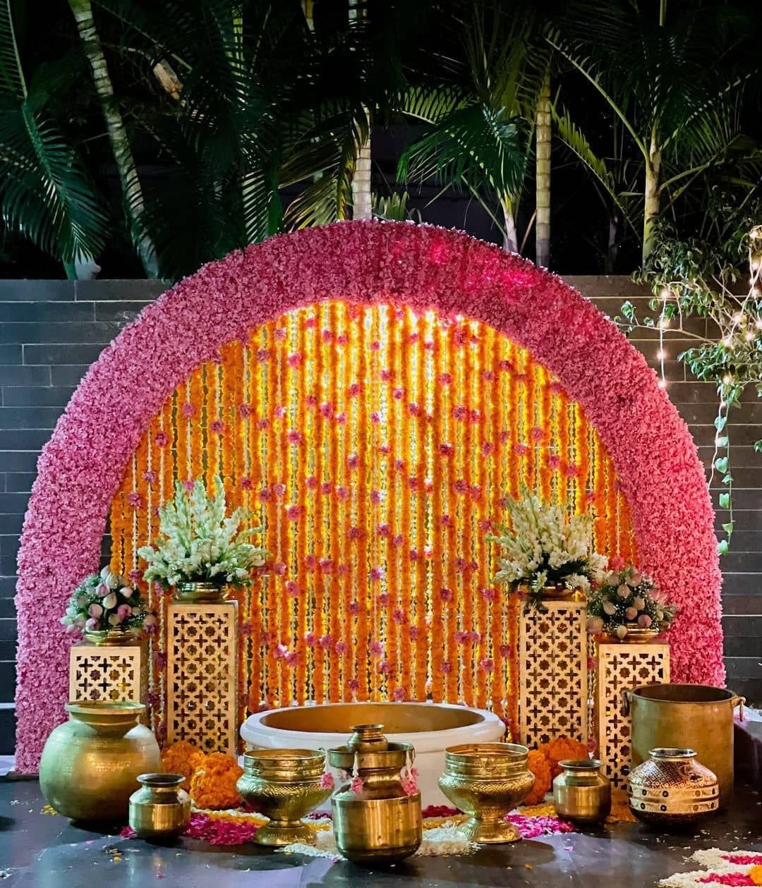 Dome Shaped Mehendi Decoration