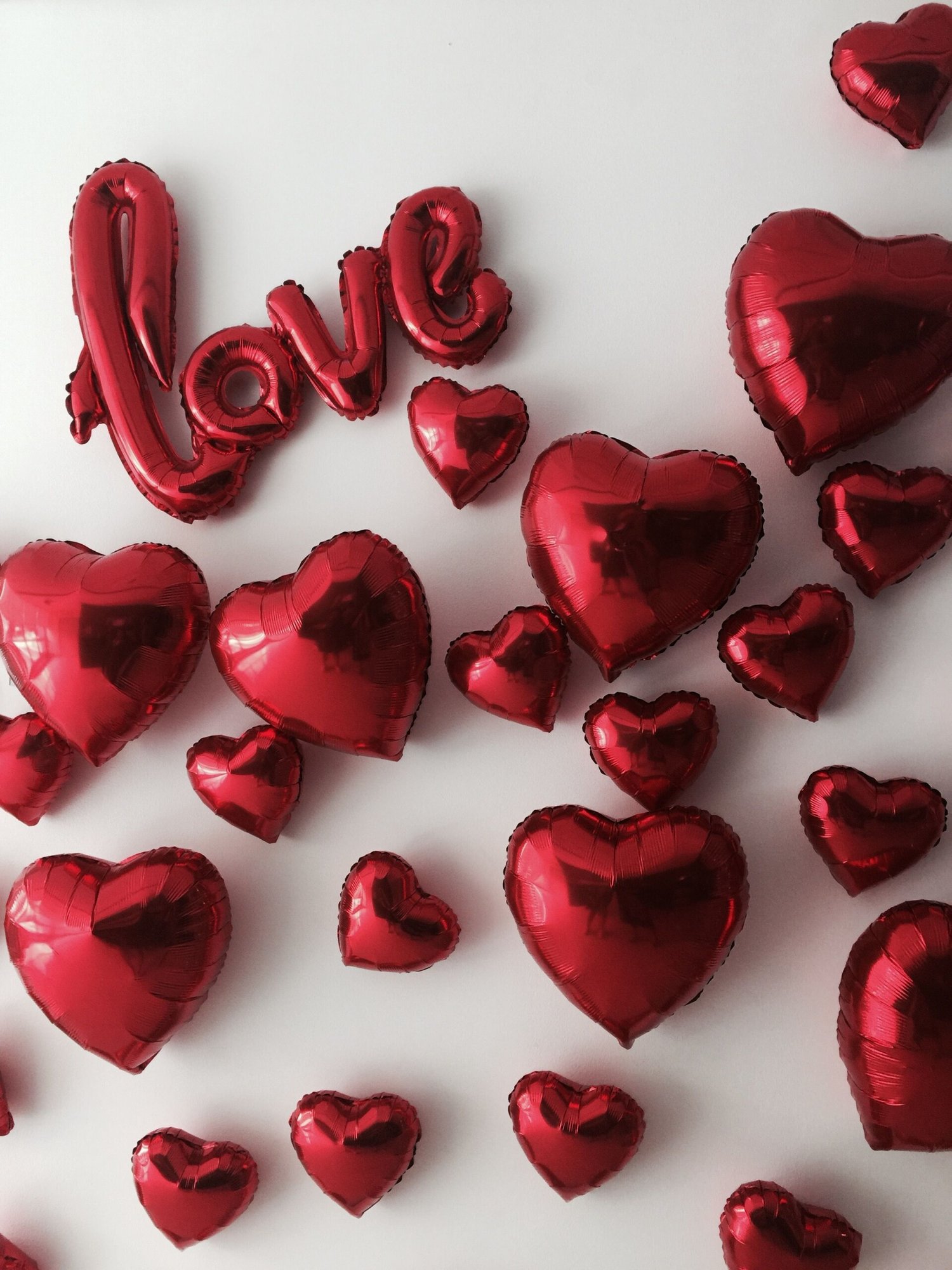 Heart-shaped Balloons for 1st Wedding Anniversary Decoration Ideas at Home