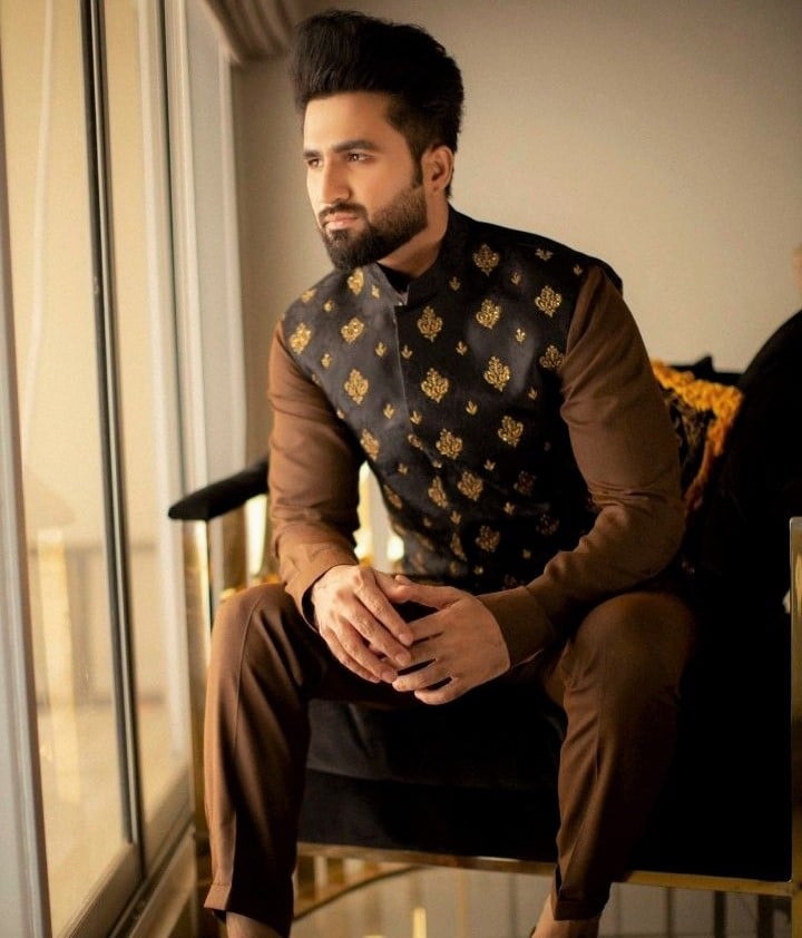 Back brush Pompadour Hair Cut