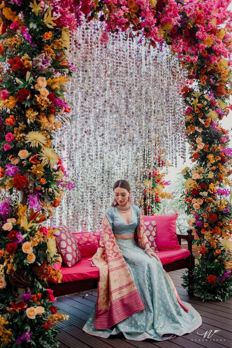 Crystal Backdrop Engagement Stage Decoration with Flowers