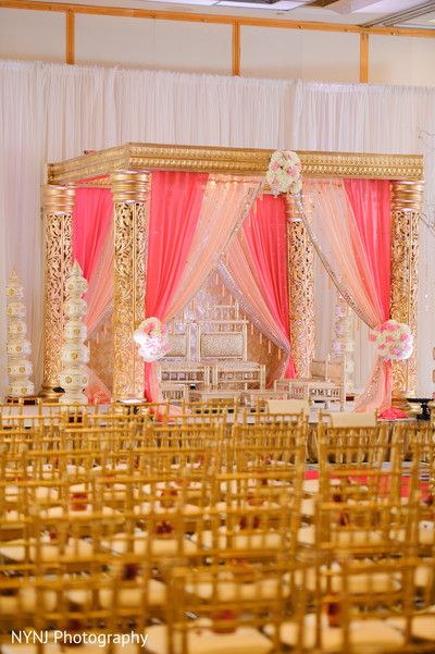 Gold Pedastal Stamp for Ring Ceremony Decoration