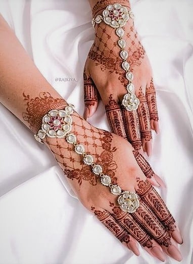 Hathphool Designs for the Most Aesthetic Bridal Look: