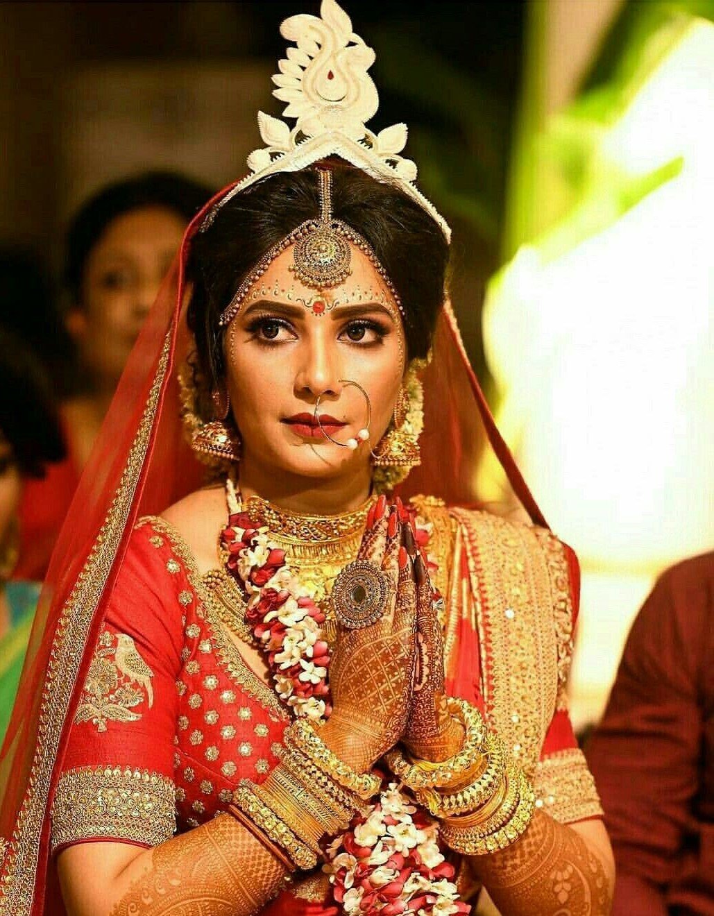 Top 10 Beautiful and Elegant Bengali Bridal Poses