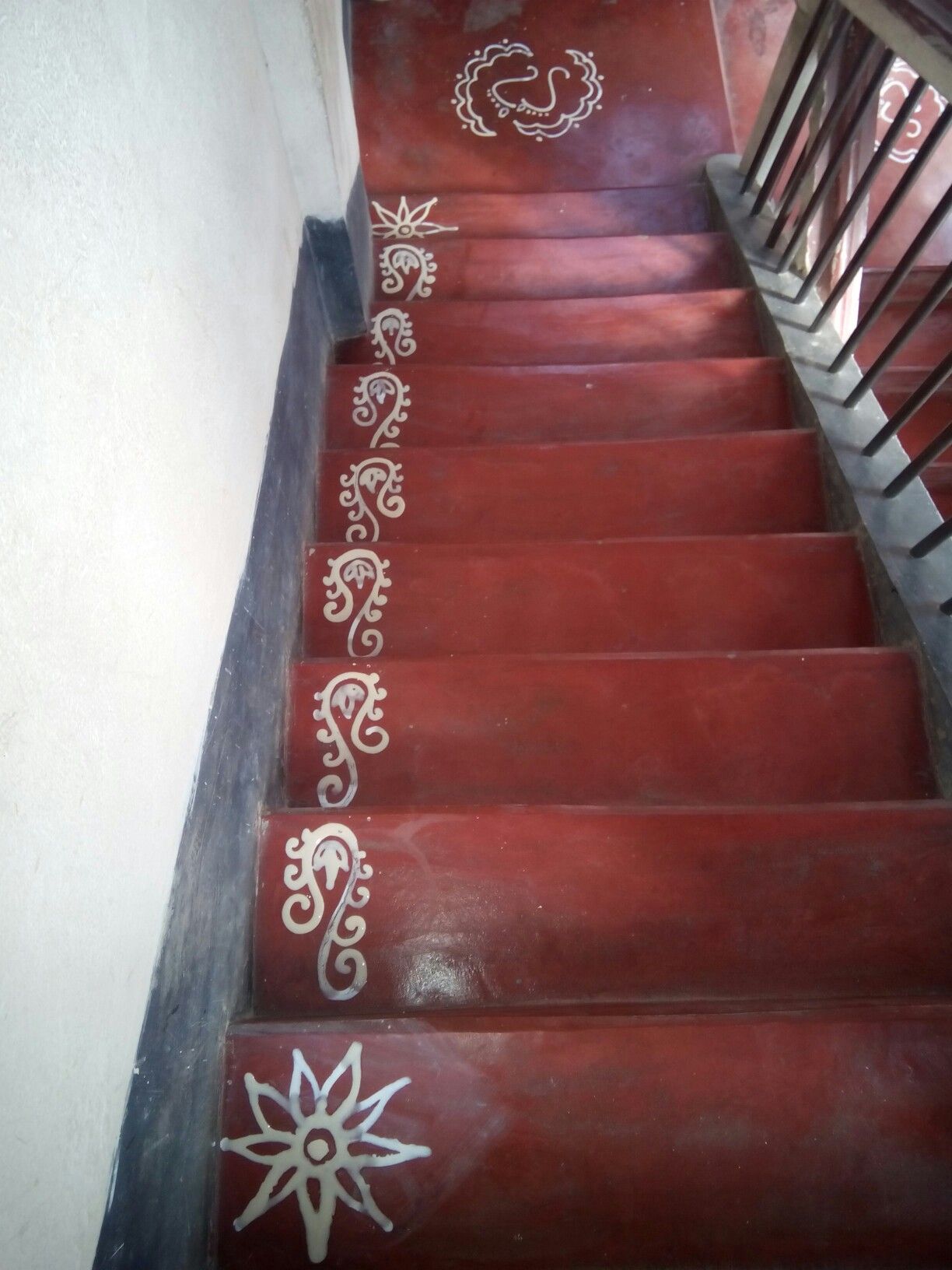 Simple Rangoli Designs for Home on the Stairs