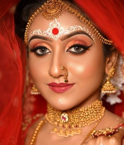 Minimalist 90’s Bengali Wedding Makeup