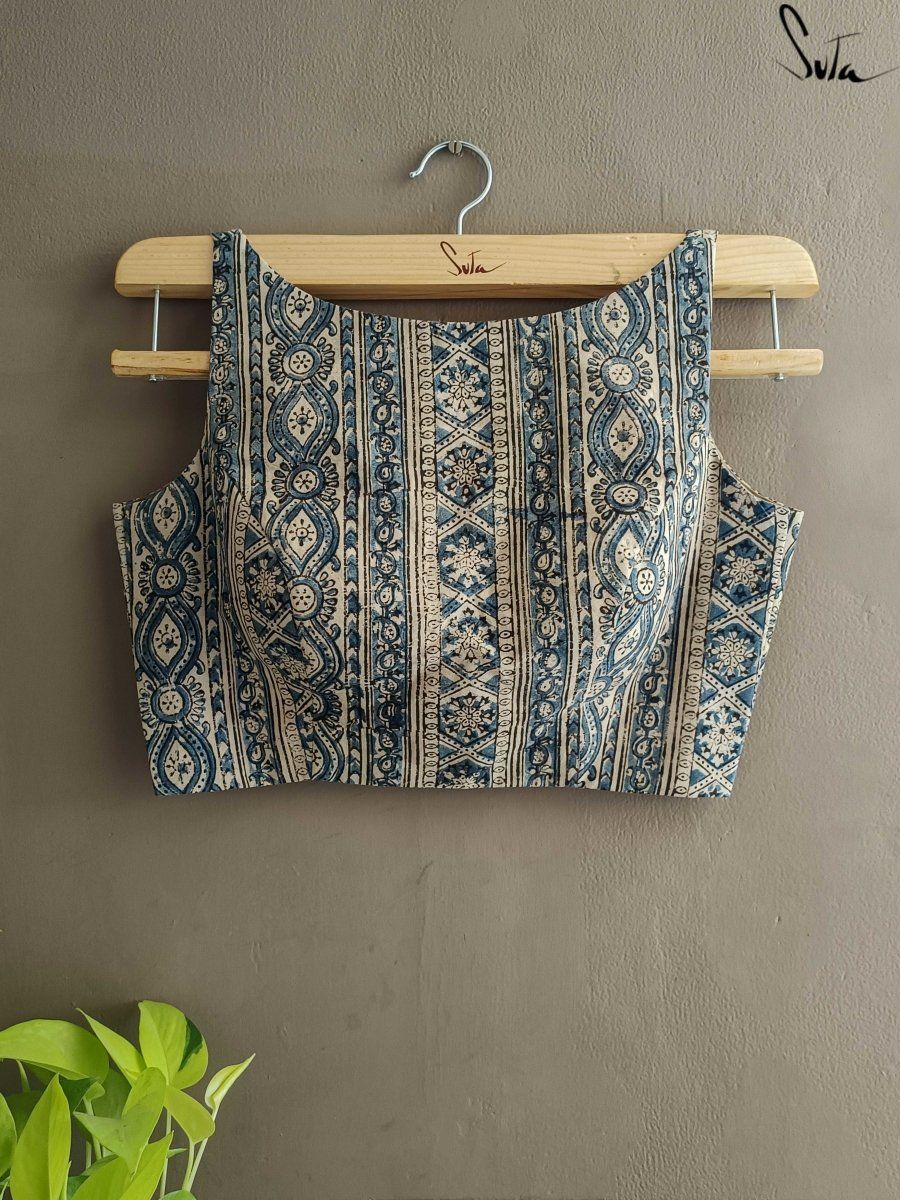 The Boat Neck Sleeveless Blouse Design Idea