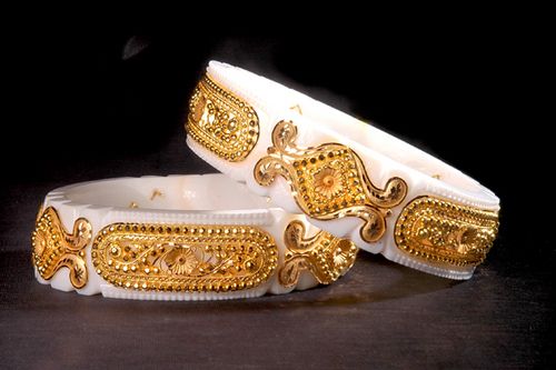 Bengali Sakha Badhano Design for a Special Occasion