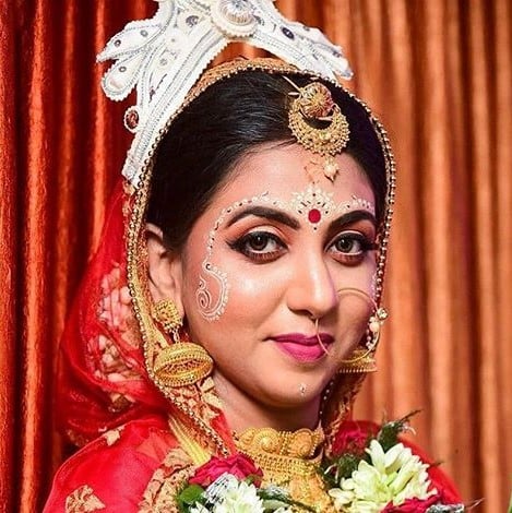 Front Look with a Smile Professional Bengali Wedding Photography Poses