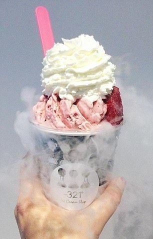 Nitrogen Gas with Ice Cream by the Top Caterers in Kolkata