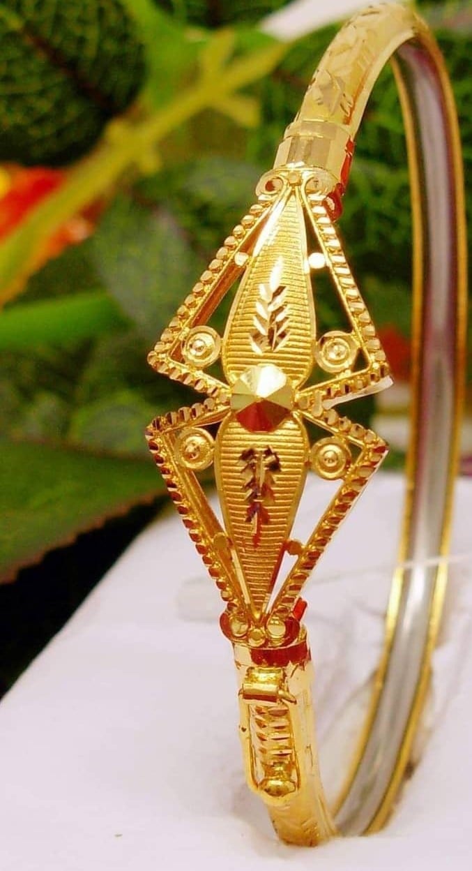 Geometric Bengali Gold Noa Design