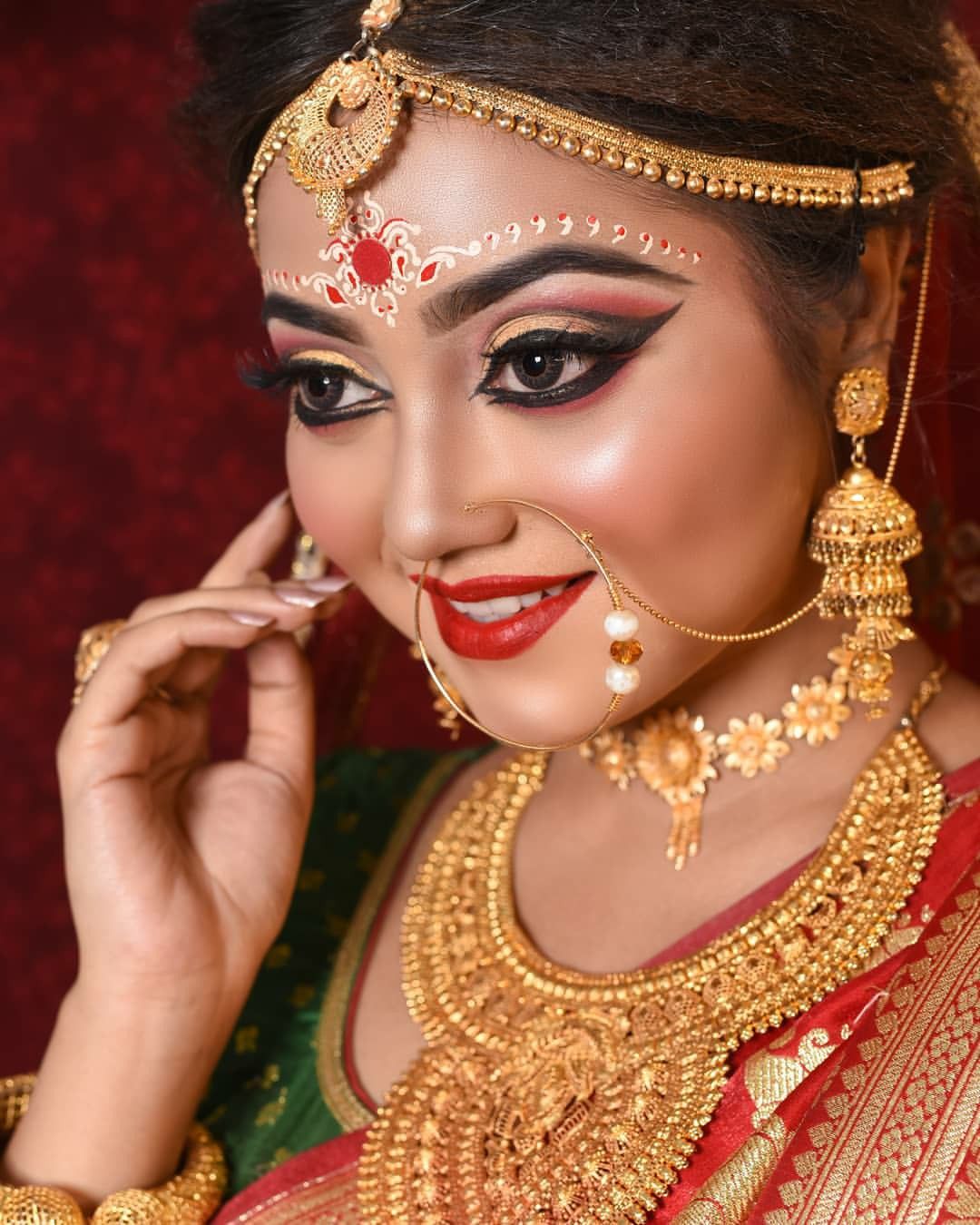 Looking Aside Professional Bengali Wedding Photography Poses