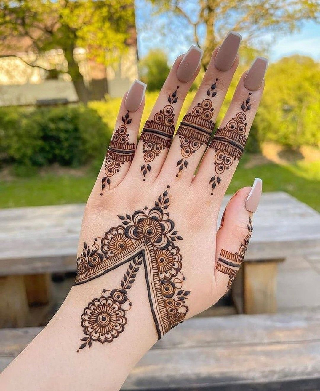 Minimal Beads Bracelet Mehendi Designs