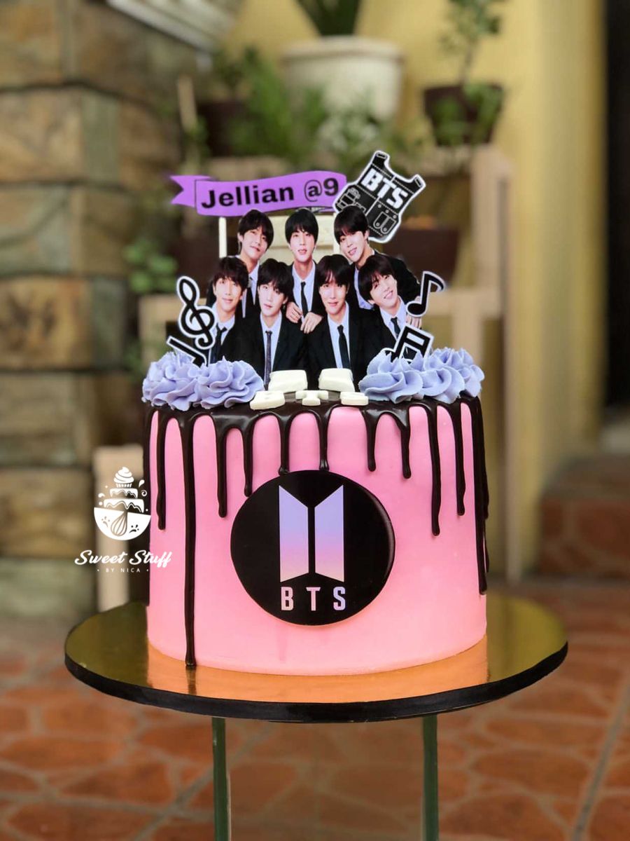 The BTS-Themed Cake 'Photo-frame' Idea