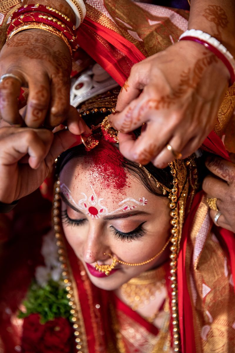 The Best Sindoor Daan Bengali Bridal Poses