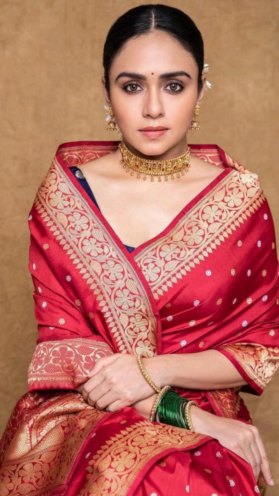 Simplistic Bengali Reception Saree