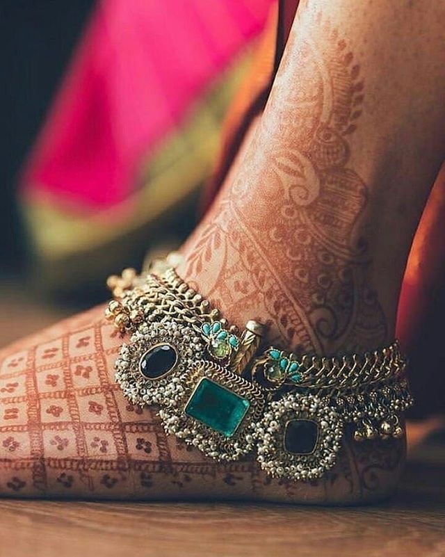 Emerald Bridal Anklets