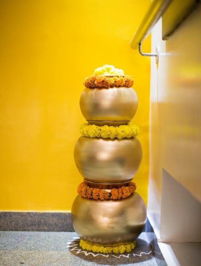 Subtle Golden Pile Wedding Kalash Decoration