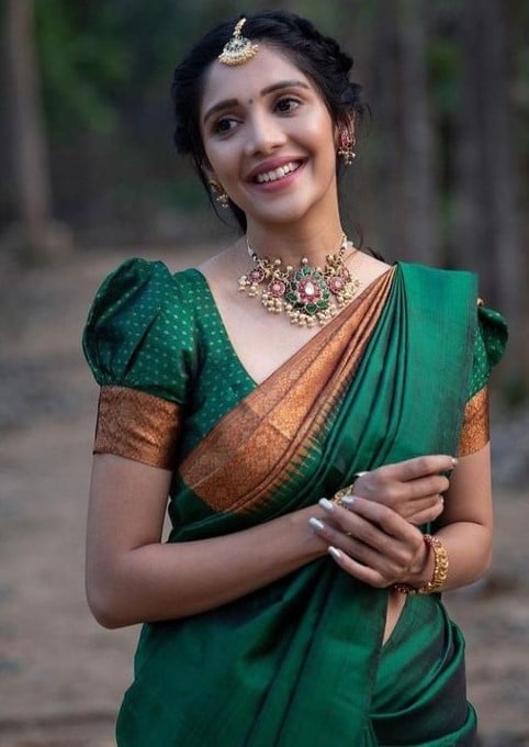 Minimal Shoulder Blouse Sleeve Design with Cotton Saree