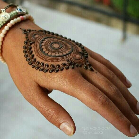 Unique and Simple Henna Mehndi Design