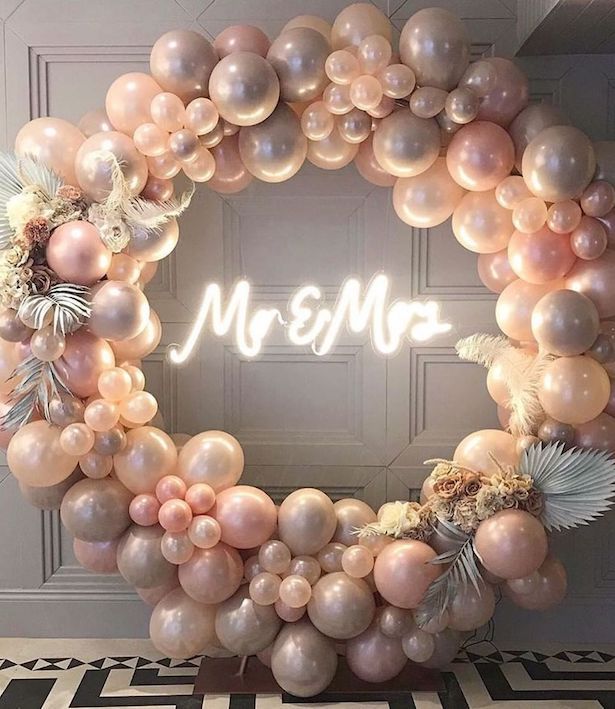 ‘Mr & Mrs’ Balloon Arch Decoration