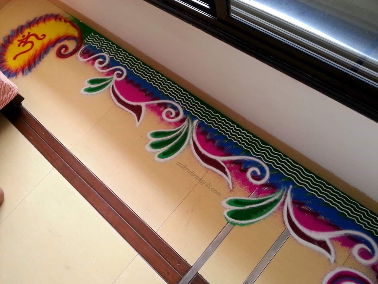 Swirls Border Rangoli Designs