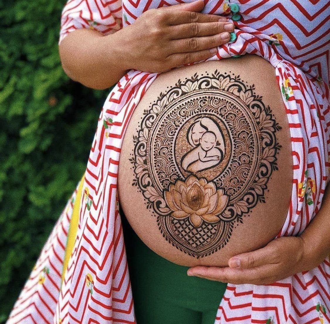 Baby Bump Simple Henna Mehndi Design