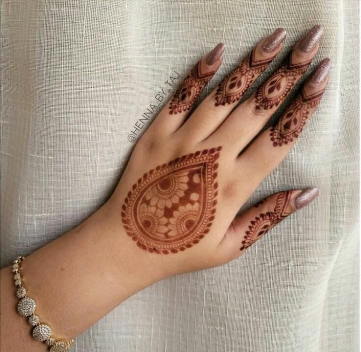 Minimal Mehendi Design Pattern