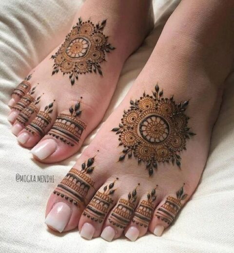Get Ready with 15 Simple Henna Mehndi Designs on your Big Day