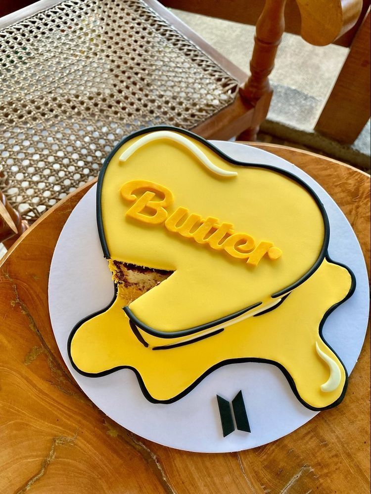 The BTS Cake for an all-purpose Party idea